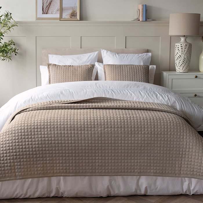 /images/pages/2862-Crompton Taupe Throw 11.jpg